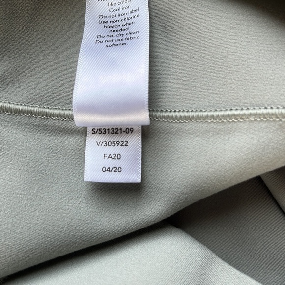 ATHLETA Women’s Salutation Stash 7/8 Tight Sage Green Yoga Running Pant LT - Picture 10 of 11